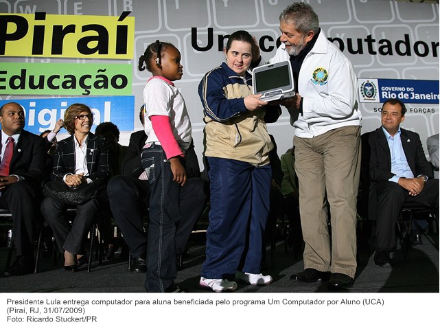 Presidente Lula durante entrega de computador do programa Um Computador por Aluno.