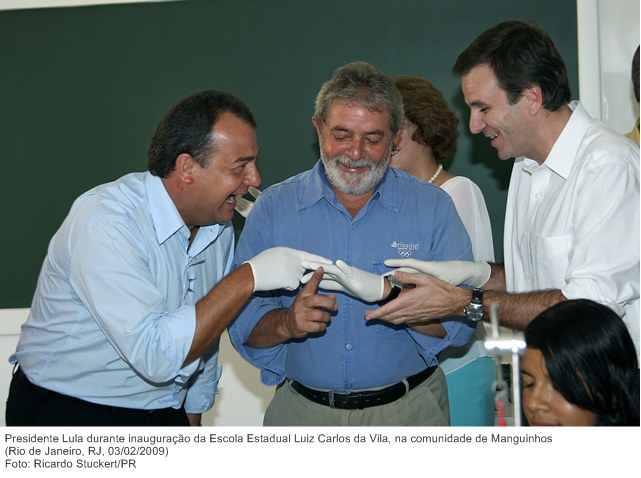 Presidente Lula durante inauguração da Escola Estadual Luiz Carlos da Vila, na comunidade de Manguinhos (2)