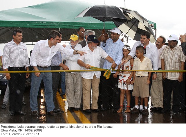 Presidente Lula durante inauguração da ponte binacional sobre o Rio Itacutú (2).