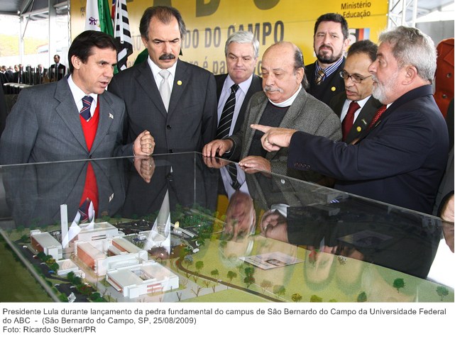 Presidente Lula durante lançamento da pedra fundamental do campus de São Bernardo do Campo da Universidade Federal do ABC (2).
