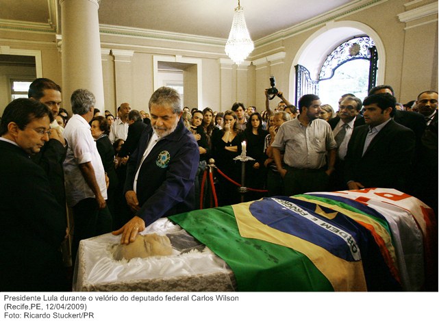 Presidente Lula durante o velório do deputado federal Carlos Wilson.