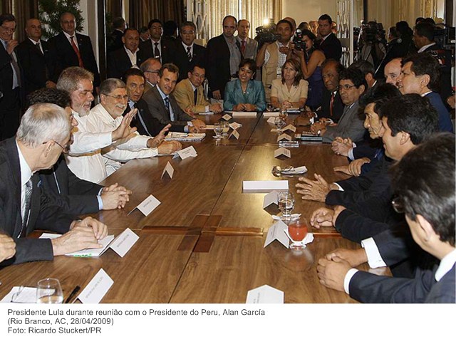 Presidente Lula durante reunião com o Presidente do Peru, Alan García.