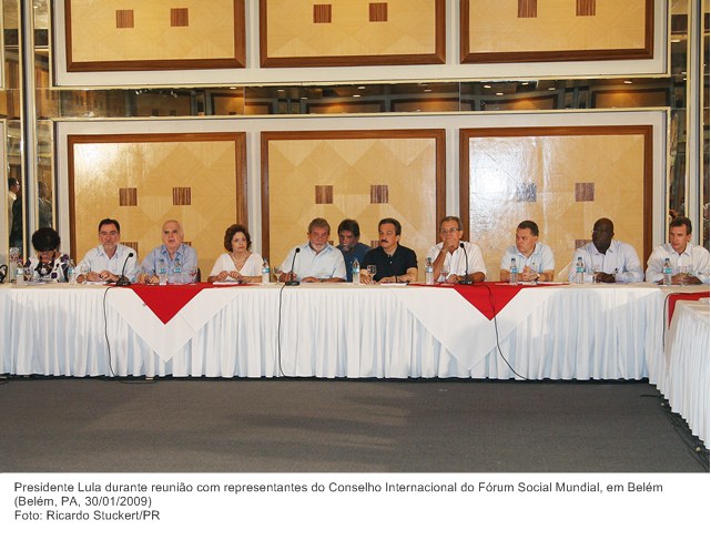 Presidente Lula durante reunião com representantes do Conselho Internacional do Fórum Social Mundial, em Belém.