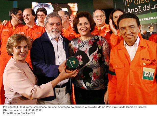 Presidente Lula durante solenidade em comemoração ao primeiro óleo extraído no Pólo Pré-Sal da Bacia de Santos (2).