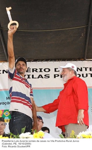 Presidente Lula durante sorteio de casas na Vila Produtiva Rural Junco.