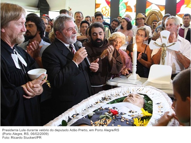 Presidente Lula durante velório do deputado Adão Pretto, em Porto Alegre-RS.