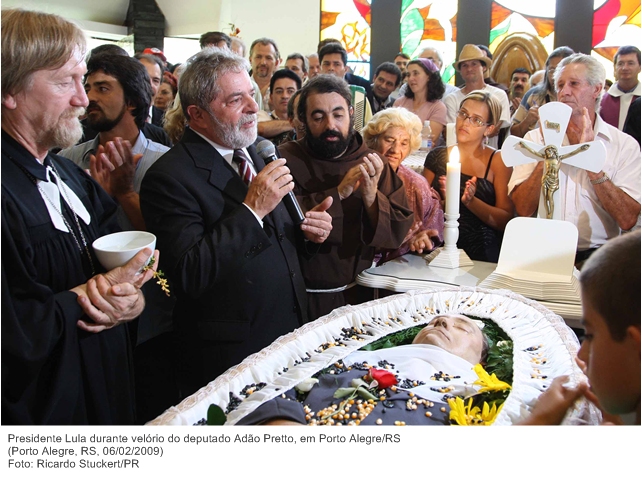 Presidente Lula durante velório do deputado Adão Pretto, em Porto Alegre-RS.