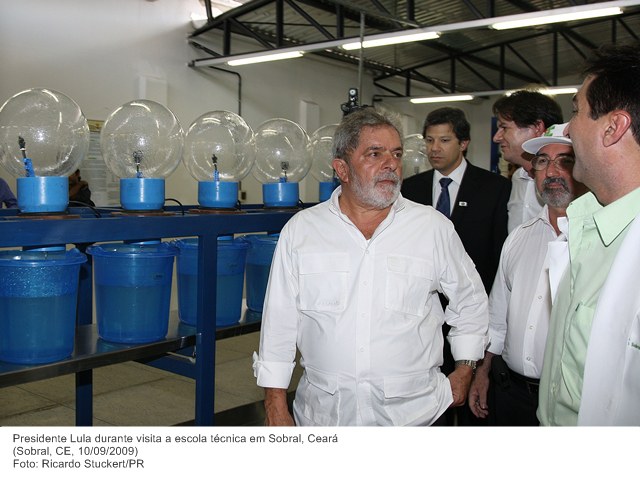 Presidente Lula durante visita a escola técnica em Sobral, Ceará.