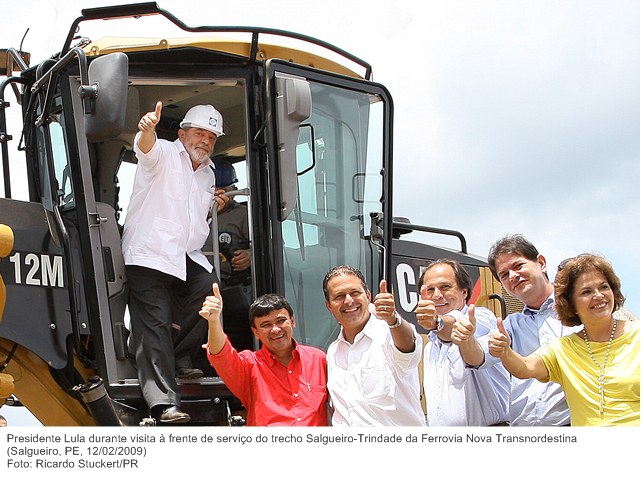 Presidente Lula durante visita à frente de serviço do trecho Salgueiro-Trindade da Ferrovia Nova Transnordestina.