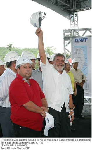 Presidente Lula durante visita à frente de trabalho e apresentação do andamento geral das obras da rodovia BR 101 Sul (3).