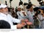 Presidente Lula durante visita à unidade produtora da Sadia.