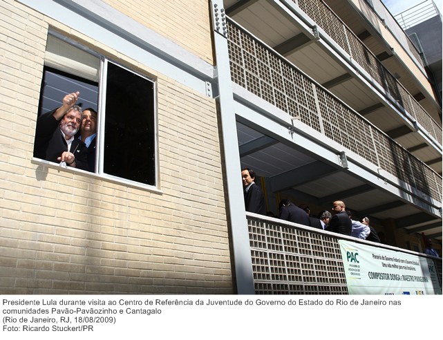 Presidente Lula durante visita ao Centro de Referência da Juventude do Governo do Estado do Rio de Janeiro nas comunidades Pavão-Pavãozinho e Cantagalo (8).
