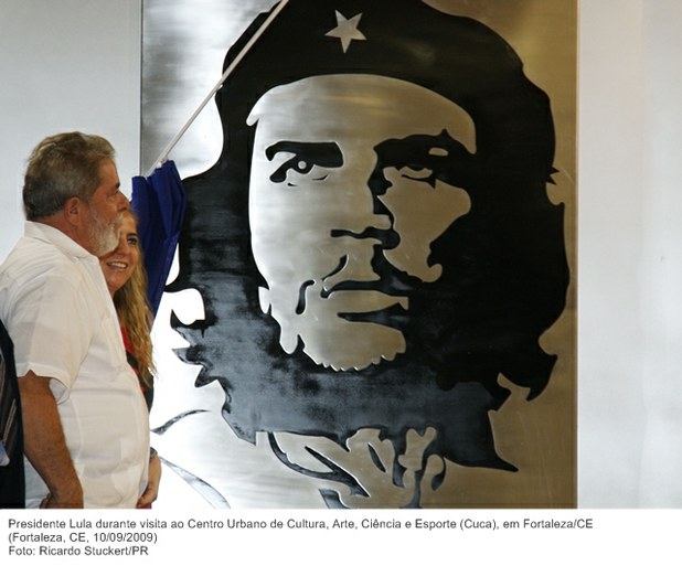 Presidente Lula durante visita ao Centro Urbano de Cultura, Arte, Ciência e Esporte (Cuca), em Fortaleza-CE.