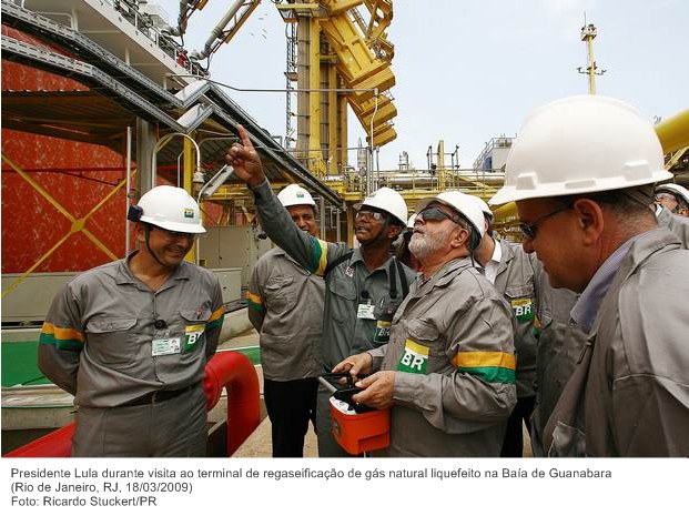 Presidente Lula durante visita ao terminal de regaseificação de gás natural liquefeito na Baía de Guanabara (3).
