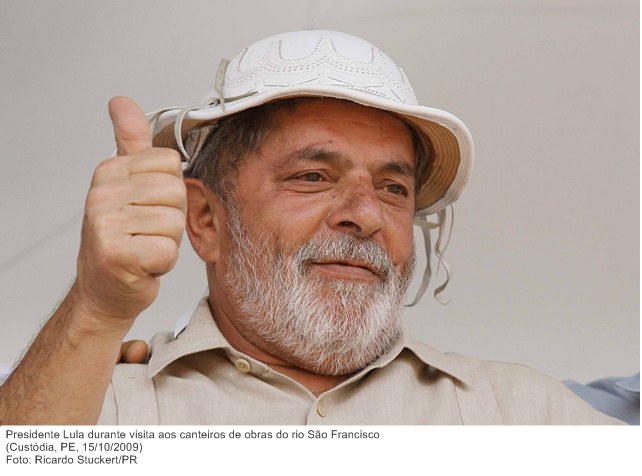 Presidente Lula durante visita aos canteiros de obras do rio São Francisco (3)