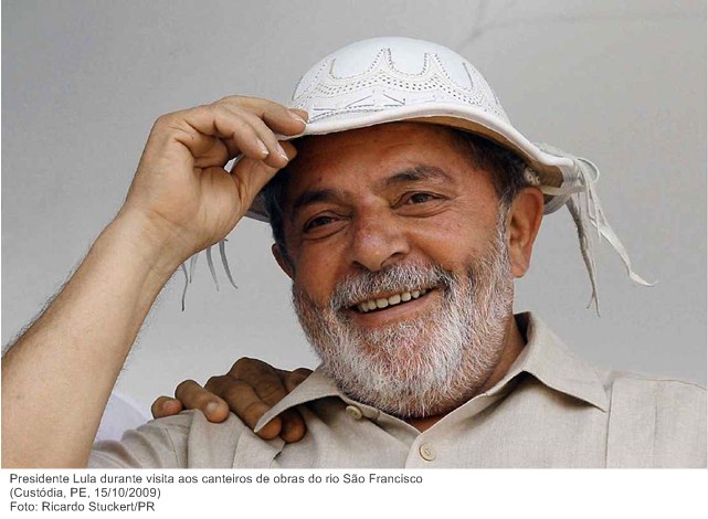 Presidente Lula durante visita aos canteiros de obras do rio São Francisco.