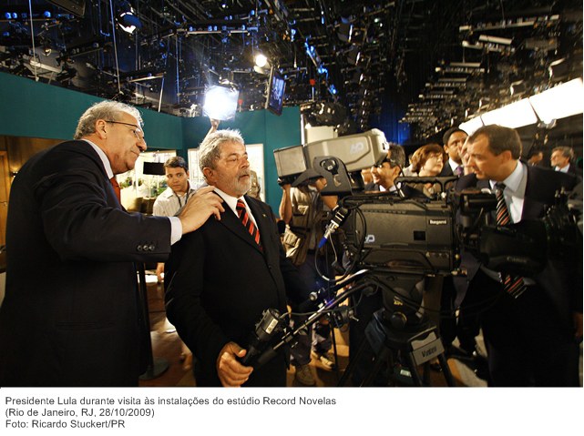 Presidente Lula durante visita às instalações do estúdio Record Novelas (2).