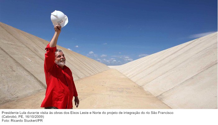 Presidente Lula durante visita às obras dos Eixos Leste e Norte do projeto de integração do rio São Francisco (2).