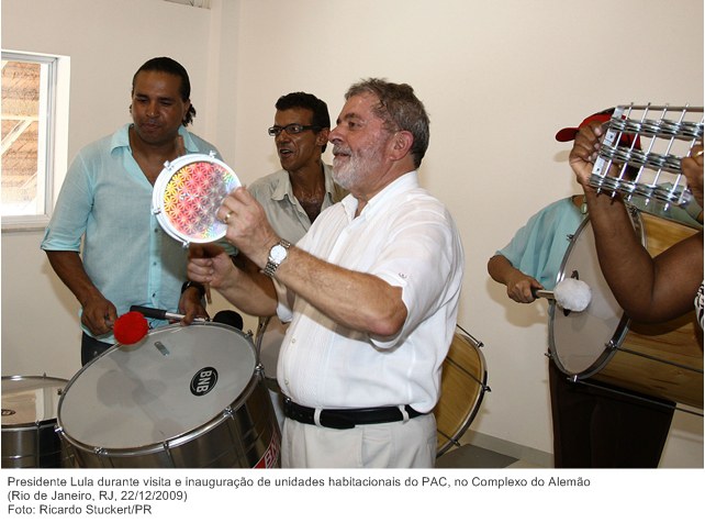 Presidente Lula durante visita e inauguração de unidades habitacionais do PAC, no Complexo do Alemão.