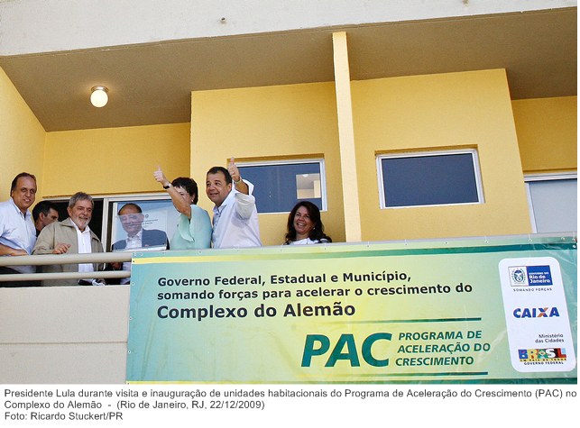 Presidente Lula durante visita e inauguração de unidades habitacionais do Programa de Aceleração do Crescimento (PAC) no Complexo do Alemão (3).
