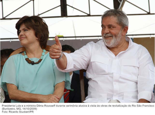 Presidente Lula e a ministra Dilma Rousseff durante cerimônia alusiva à visita às obras de revitalização do Rio São Francisco.jpg