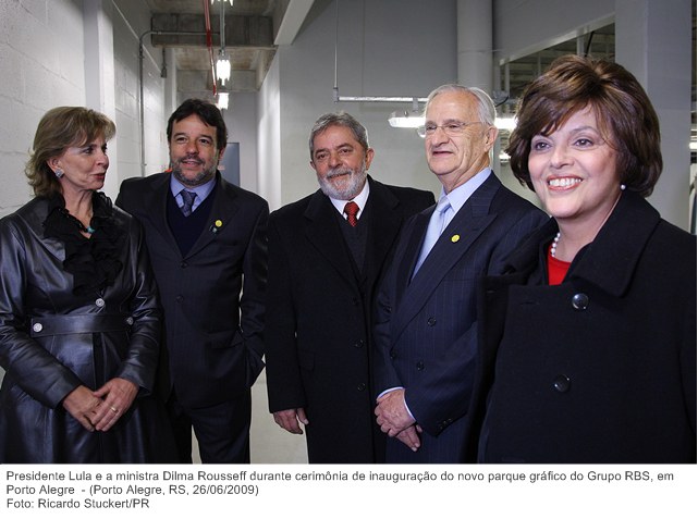 Presidente Lula e a ministra Dilma Rousseff durante cerimônia de inauguração do novo parque gráfico do Grupo RBS, em Porto Alegre.jpg