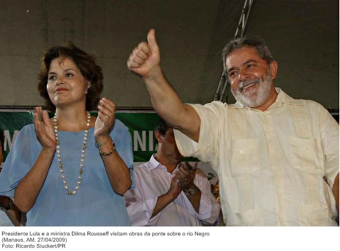 Presidente Lula e a ministra Dilma Rousseff visitam obras da ponte sobre o rio Negro.jpg