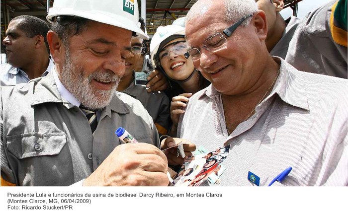 Presidente Lula e funcionários da usina de biodiesel Darcy Ribeiro, em Montes Claros.jpg