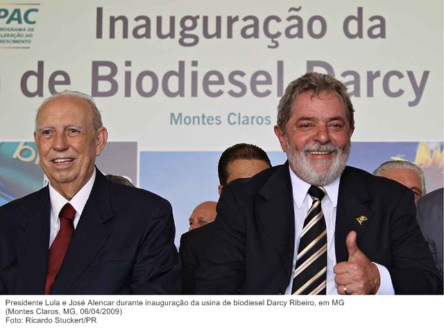Presidente Lula e José Alencar durante inauguração da usina de biodiesel Darcy Ribeiro, em MG.jpg