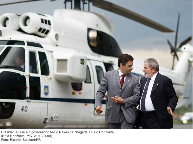 Presidente Lula e o governador Aécio Neves na chegada a Belo Horizonte (2).jpg