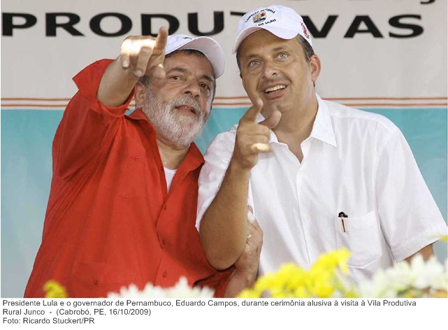 Presidente Lula e o governador de Pernambuco, Eduardo Campos, durante cerimônia alusiva à visita à Vila Produtiva Rural Junco.jpg