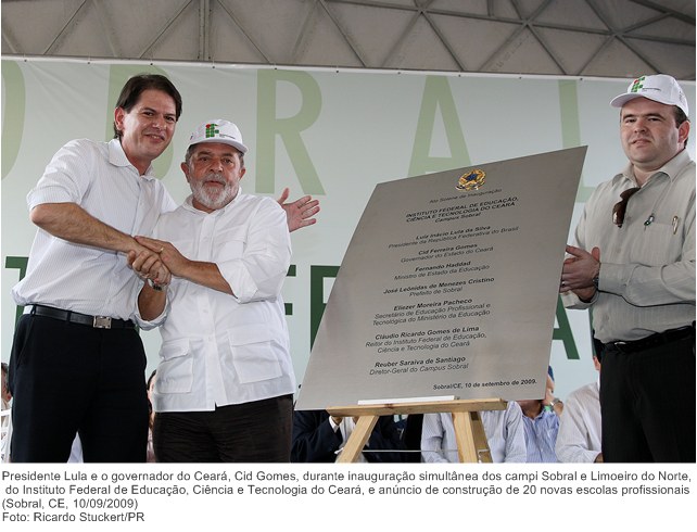 Presidente Lula e o governador do Ceará, Cid Gomes, durante inauguração simultânea dos campi Sobral e Limoeiro do Norte, do Instituto Federal de Educação, Ciência e Tecnologia do Ceará.jpg