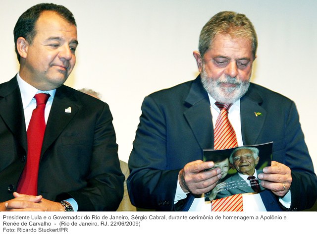 Presidente Lula e o Governador do Rio de Janeiro, Sérgio Cabral, durante cerimônia de homenagem a Apolônio e Renée de Carvalho.jpg
