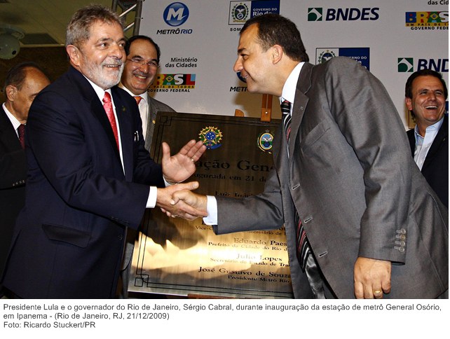 Presidente Lula e o governador do Rio de Janeiro, Sérgio Cabral, durante inauguração da estação de metrô General Osório, em Ipanema.jpg