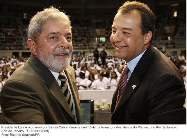 Presidente Lula e o governador Sérgio Cabral durante cerimônia de formatura dos alunos do Planseq, no Rio de Janeiro.jpg