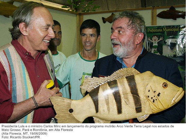 Presidente Lula e o ministro Carlos Minc em lançamento do programa mutirão Arco Verde Terra Legal nos estados de Mato Grosso, Pará e Rondônia, em Alta Floresta.jpg