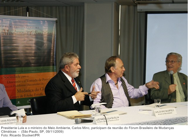 Presidente Lula e o ministro do Meio Ambiente, Carlos Minc, participam da reunião do Fórum Brasileiro de Mudanças Climáticas.jpg