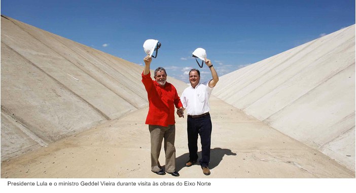 Presidente Lula e o ministro Geddel Vieira durante visita às obras do Eixo Norte.jpg