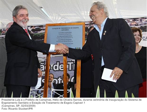Presidente Lula e o Prefeito de Campinas, Hélio de Oliveira Santos, durante cerimônia de inauguração do Sistema de Esgotamento Sanitário e Estação de Tratamento de Esgoto Capivari 1.jpg