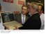 Presidente Lula e o presidente da Colômbia, Álvaro Uribe, durante visita à exposição Arte Colombiana 1948-1965.jpg