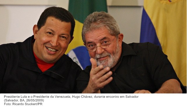 Presidente Lula e o Presidente da Venezuela, Hugo Chávez, durante encontro em Salvador.jpg