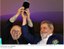 Presidente Lula e o vice-presidente, José Alencar, comemoram a extração do primeiro óleo do pré-sal no campo de Tupi.jpg