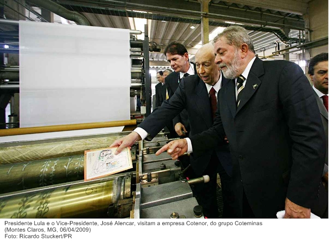 Presidente Lula e o Vice-Presidente, José Alencar, visitam a empresa Cotenor, do grupo Coteminas.jpg