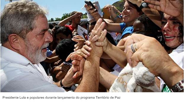 Presidente Lula e populares durante lançamento do programa Território de Paz (2).jpg