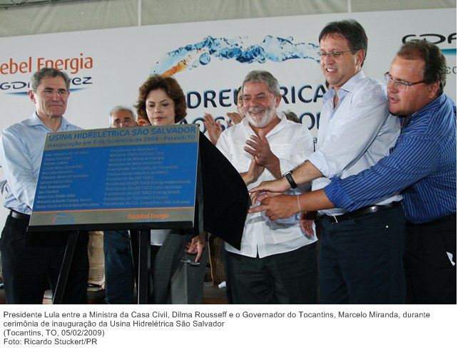 Presidente Lula entre a Ministra da Casa Civil, Dilma Rousseff e o Governador do Tocantins, Marcelo Miranda, durante cerimônia de inauguração da Usina Hidrelétrica São Salvador.jpg