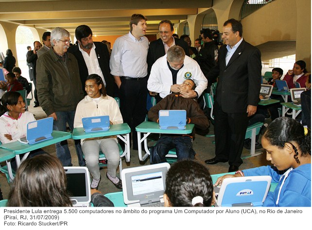 Presidente Lula entrega 5.500 computadores no âmbito do programa Um Computador por Aluno (UCA), no Rio de Janeiro.jpg