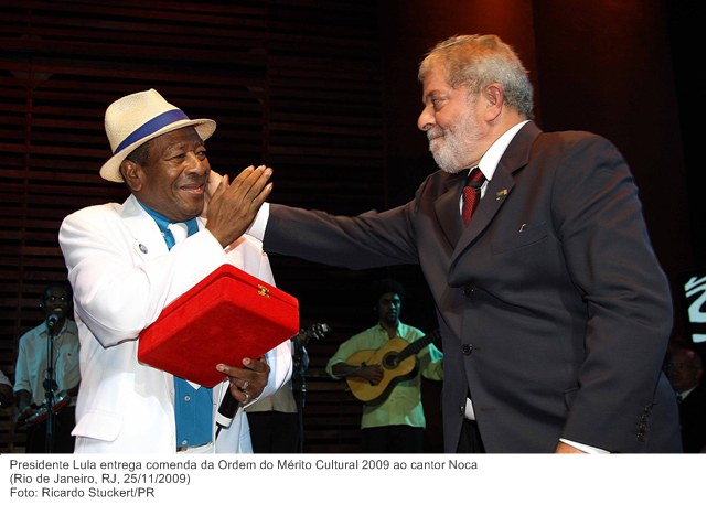 Presidente Lula entrega comenda da Ordem do Mérito Cultural 2009 ao cantor Noca.jpg