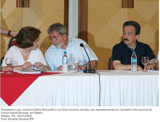 Presidente Lula, ministros Dilma Rousseff e Luiz Dulci durante reunião com representantes do Conselho Internacional do Fórum Social Mundial, em Belém