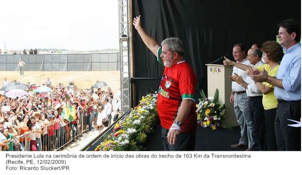 Presidente Lula na cerimônia de ordem de início das obras do trecho de 163 Km da Transnordestina.jpg