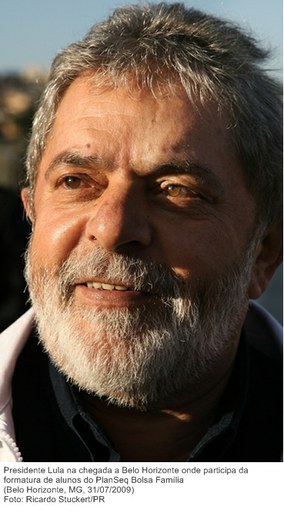 Presidente Lula na chegada a Belo Horizonte onde participa da formatura de alunos do PlanSeq Bolsa Família.jpg